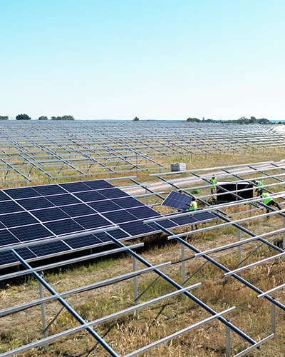 Solarpark im Bau